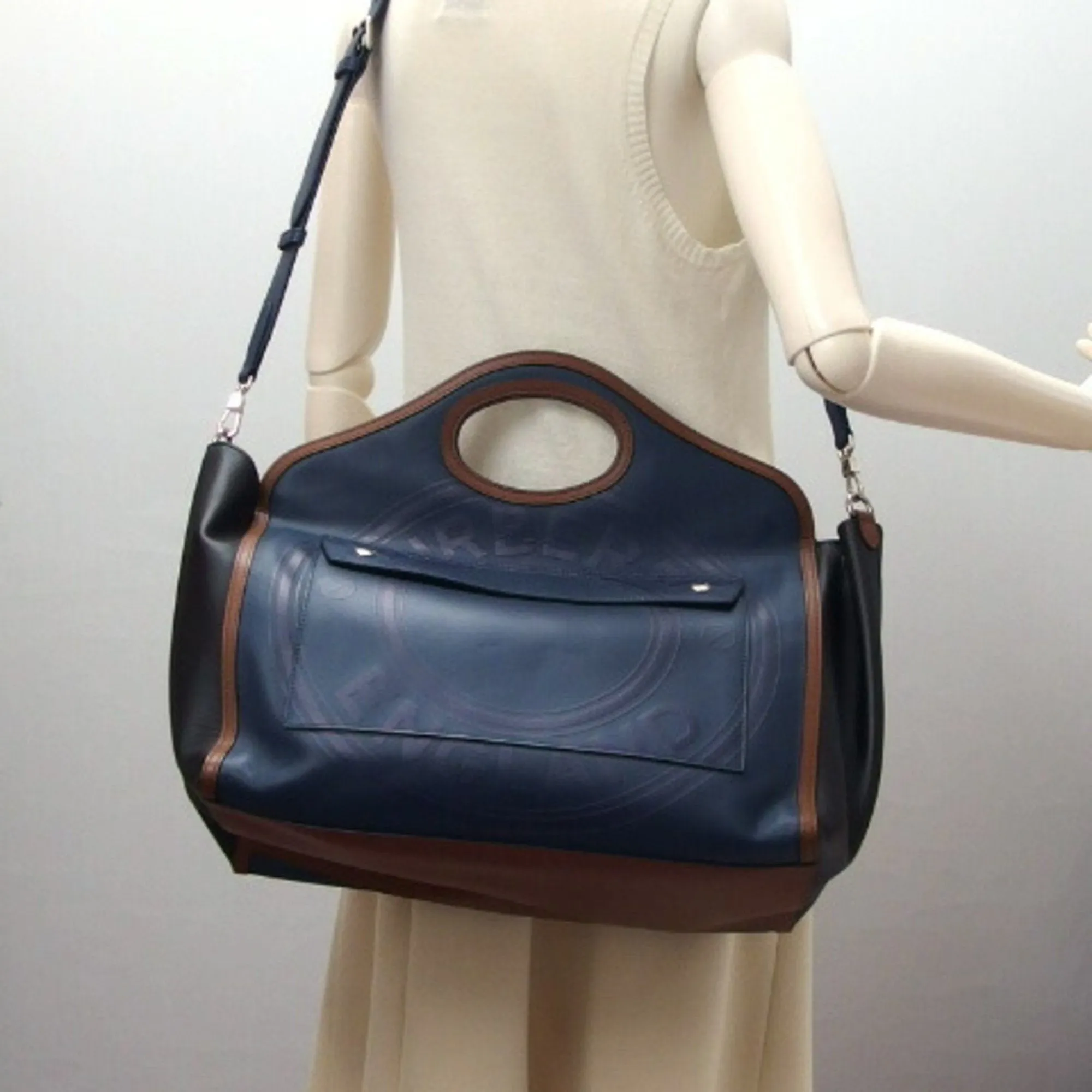 Burberry   Navy Leather Handbag Shoulder Bag (Pre-Owned)