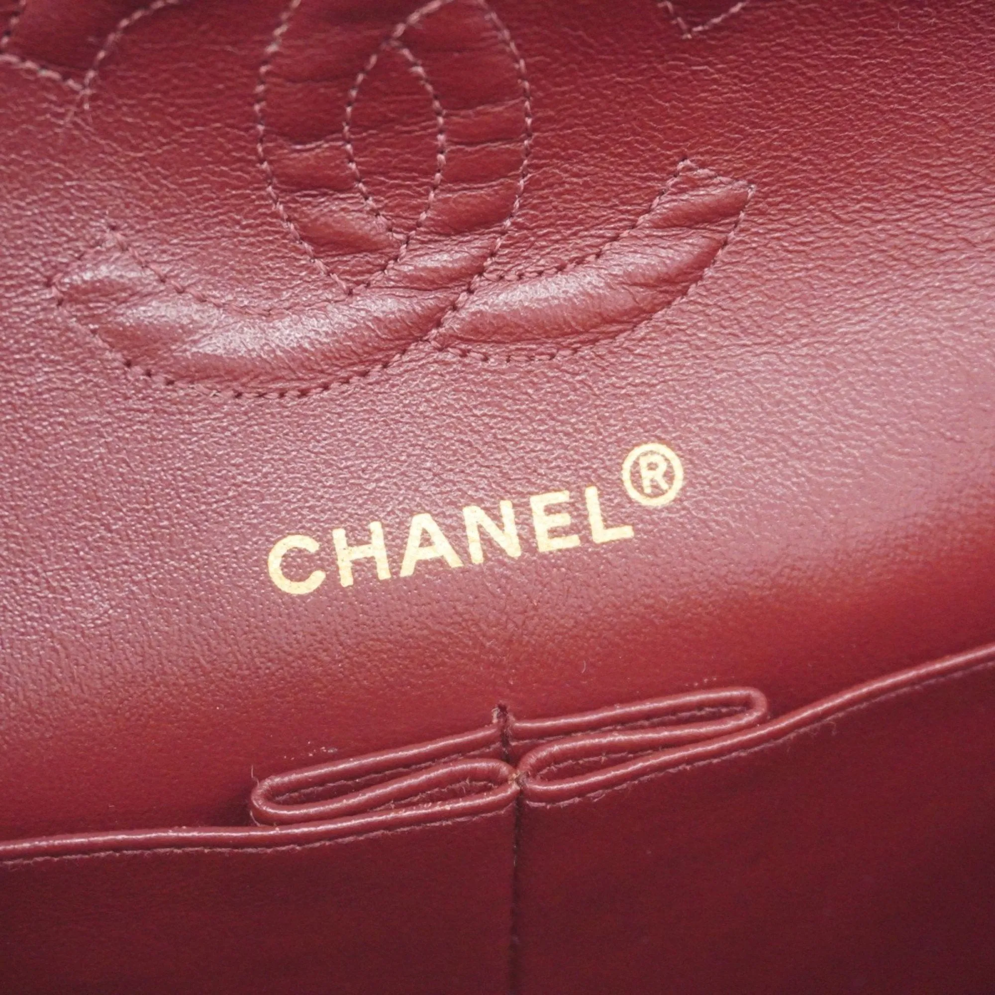 Chanel Leather Shoulder Bag (Pre-Owned)