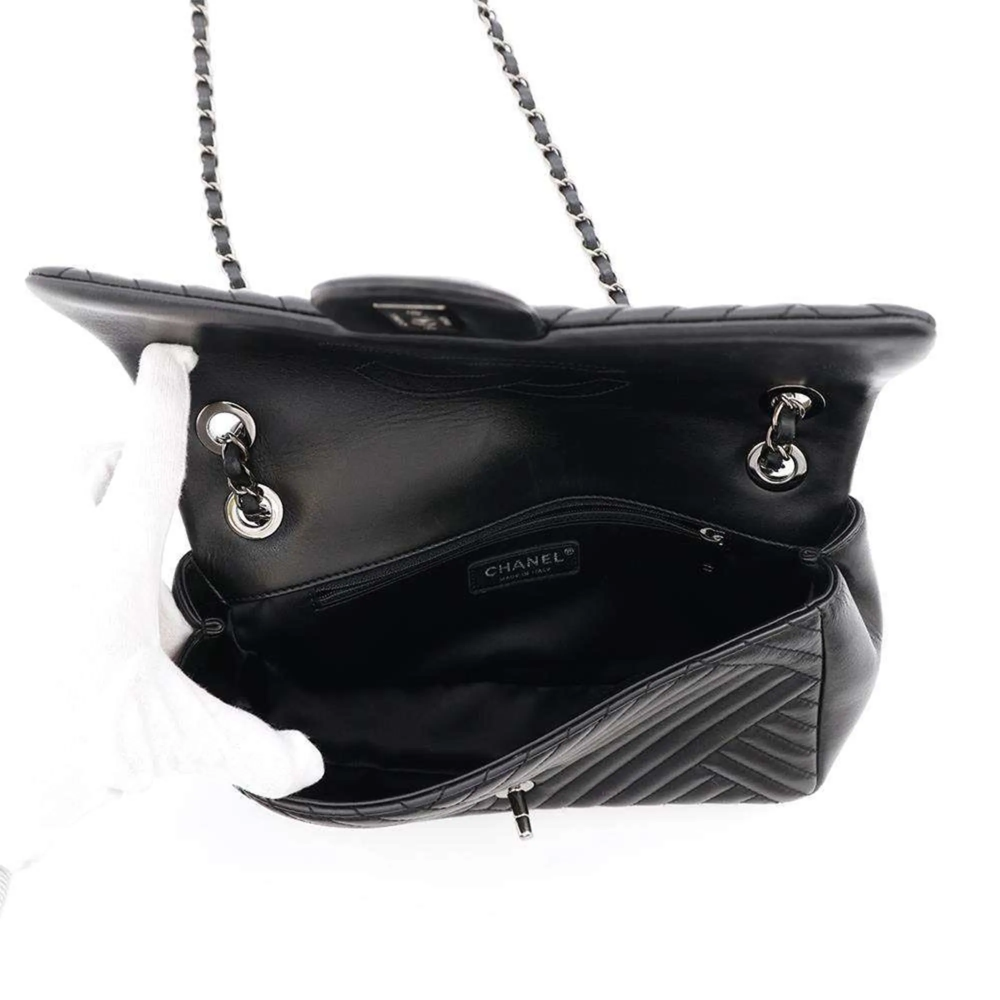 Chanel Leather Shoulder Bag (Pre-Owned)