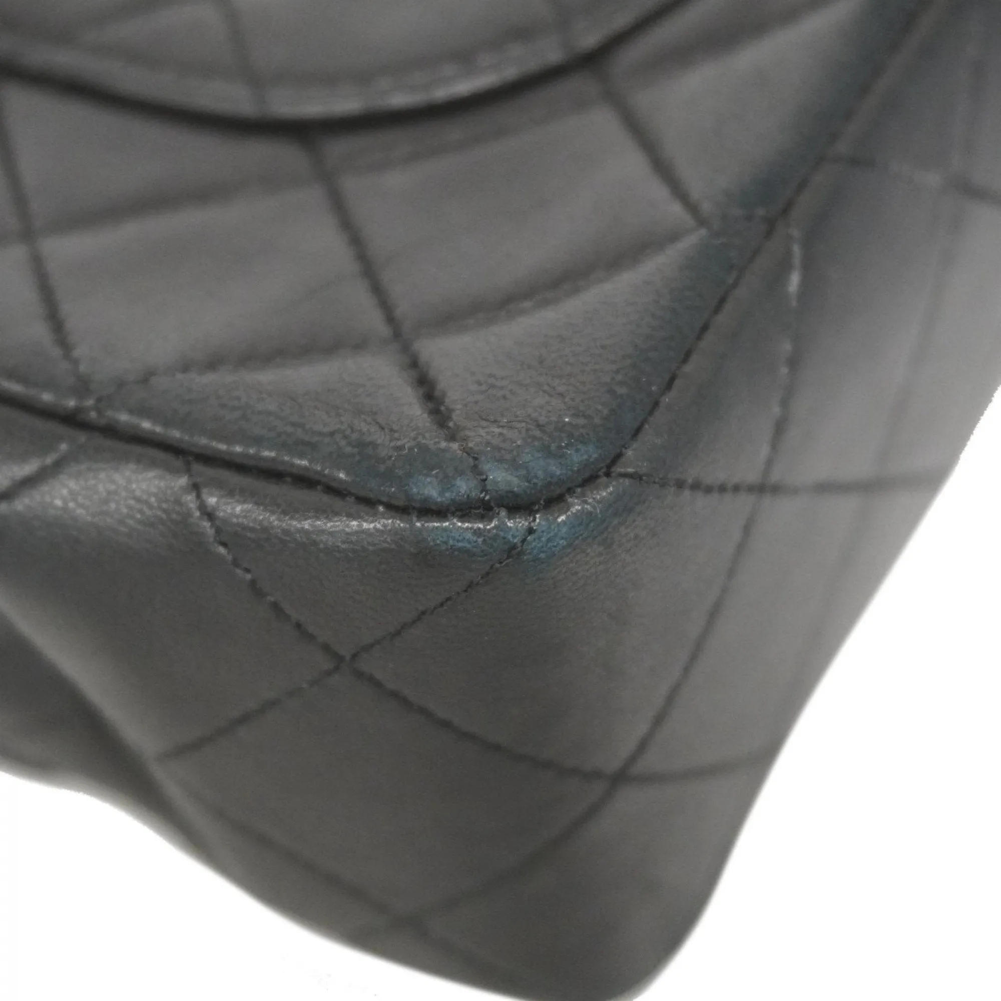 Chanel Leather Shoulder Bag (Pre-Owned)