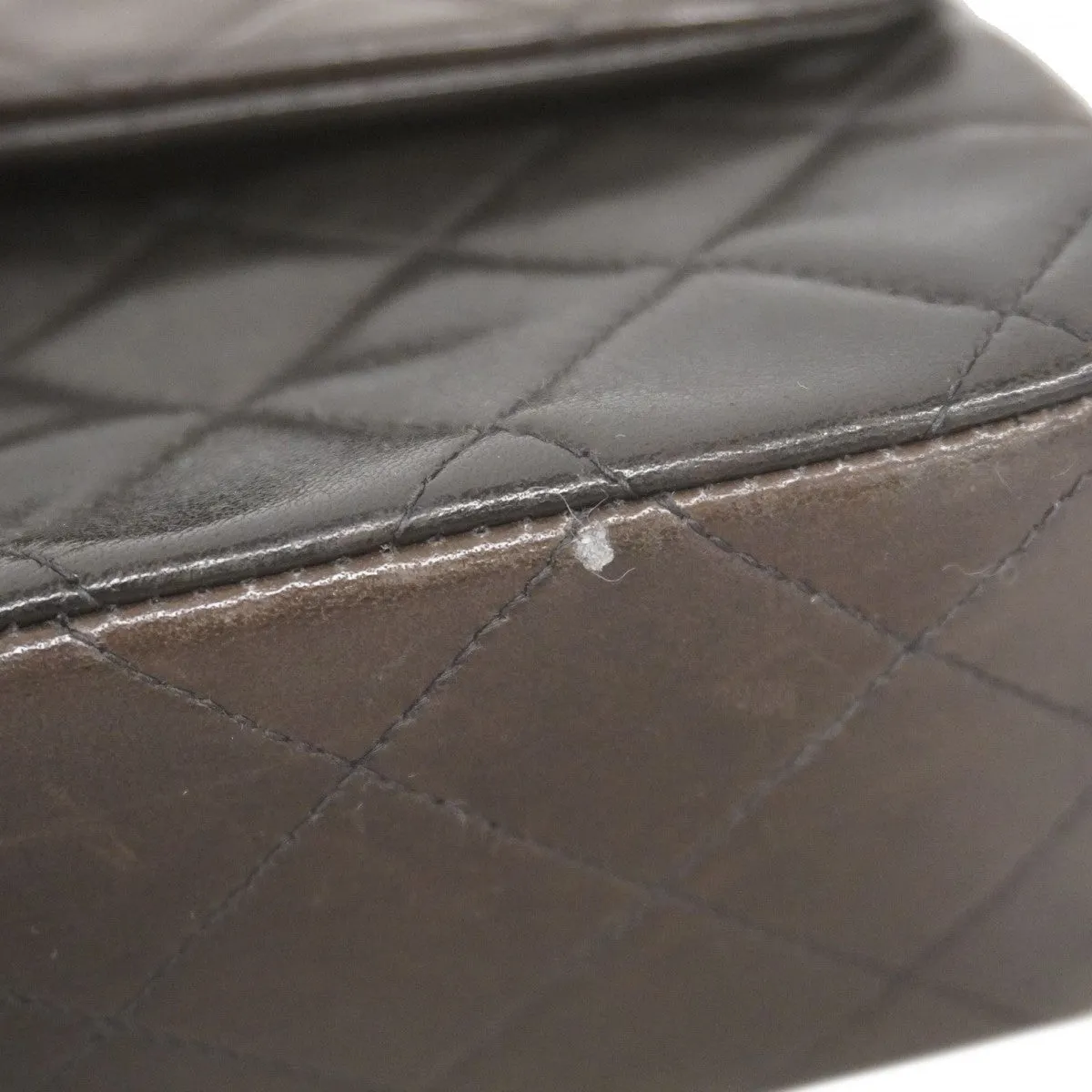 Chanel Leather Shoulder Bag (Pre-Owned)