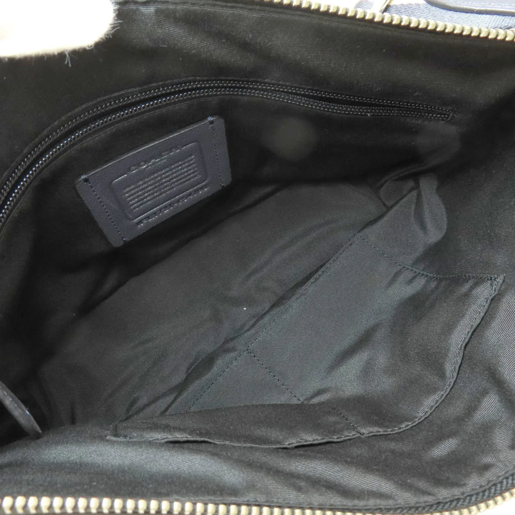 Coach  Leather Shoulder Bag (Pre-Owned)