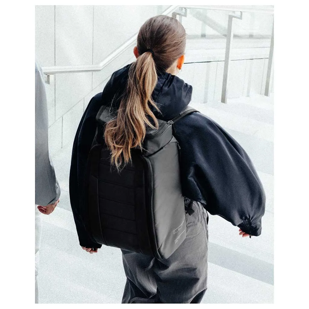 Hugger Backpack 30 Backpacks Midnight Teal