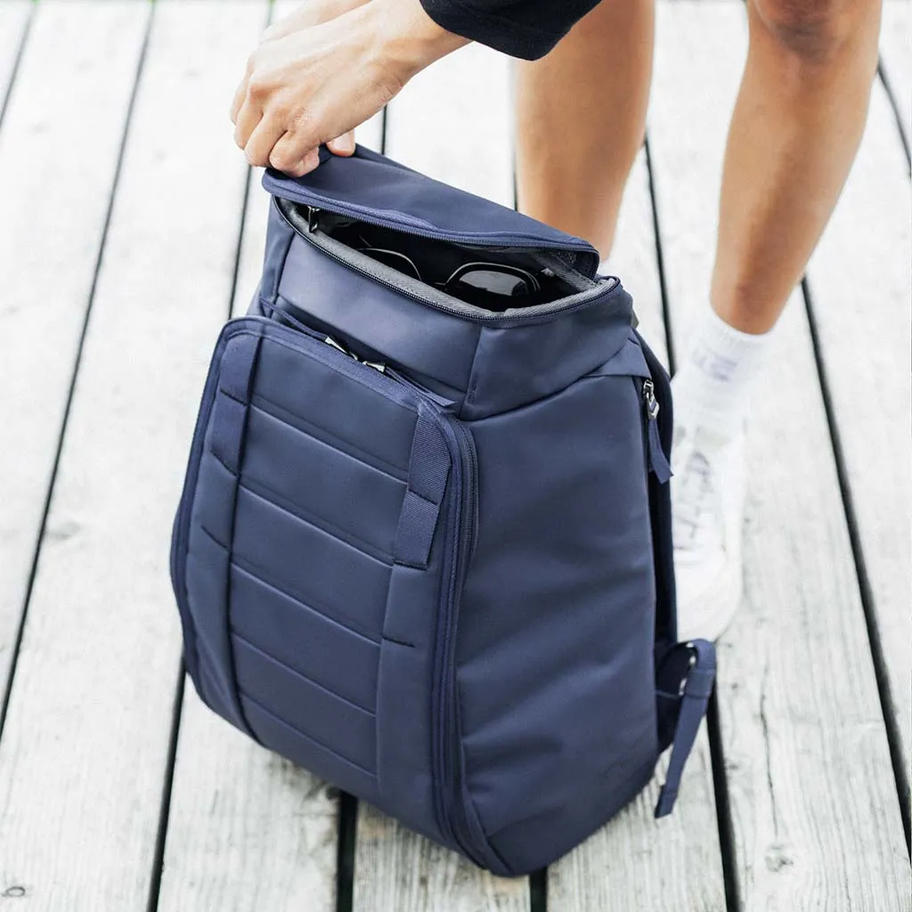 Hugger Backpack 30 Backpacks Midnight Teal