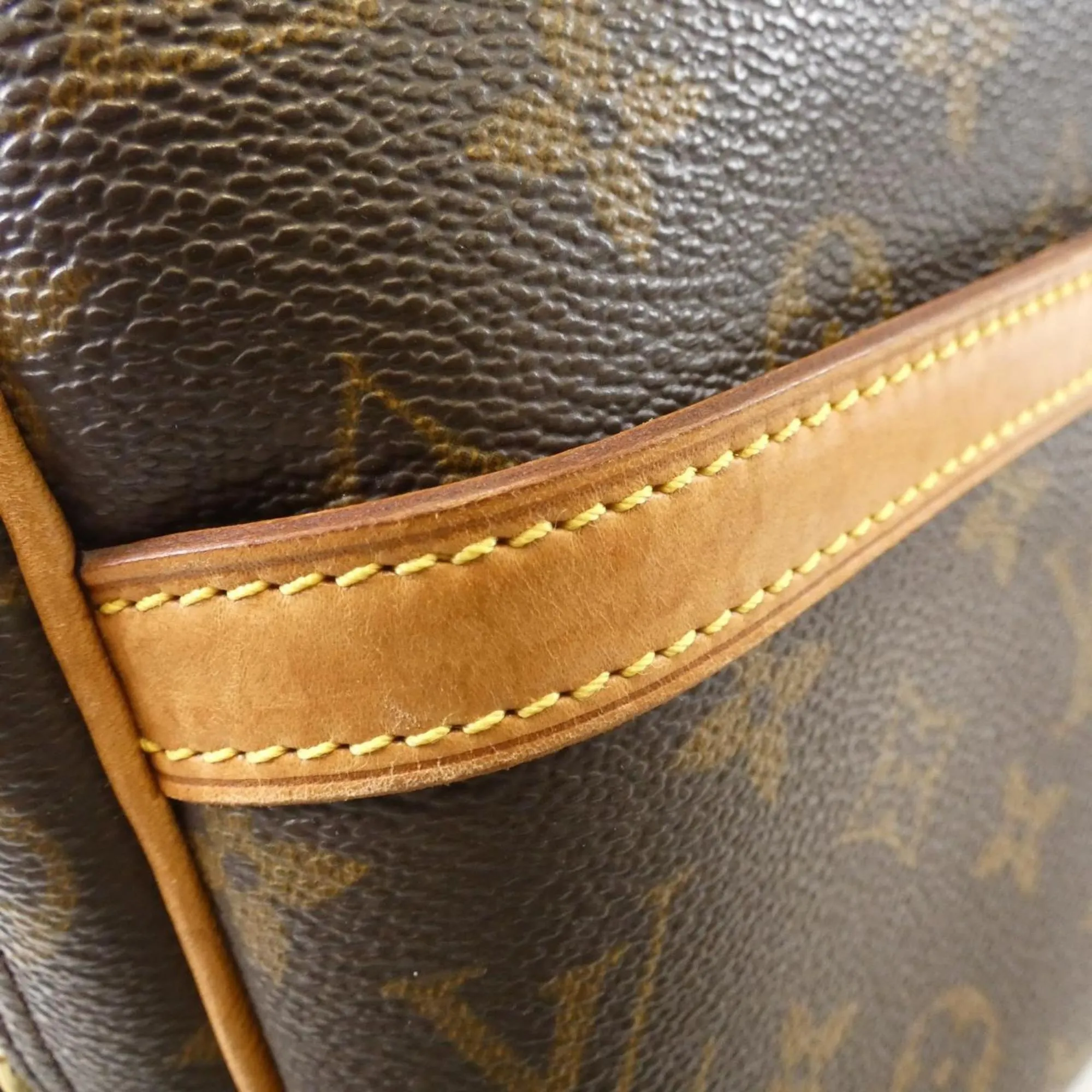 Louis Vuitton Marron Monogram Monogram Shoulder Bag (Pre-Owned)
