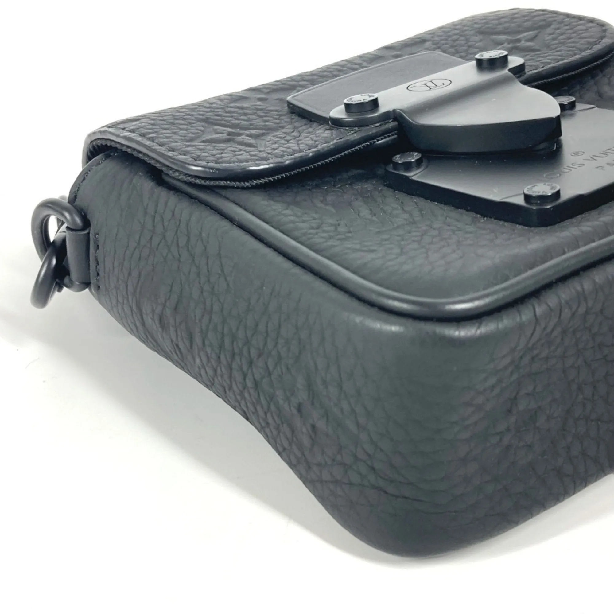 Louis Vuitton Noir Leather Handbag Pochette Shoulder Bag (Pre-Owned)