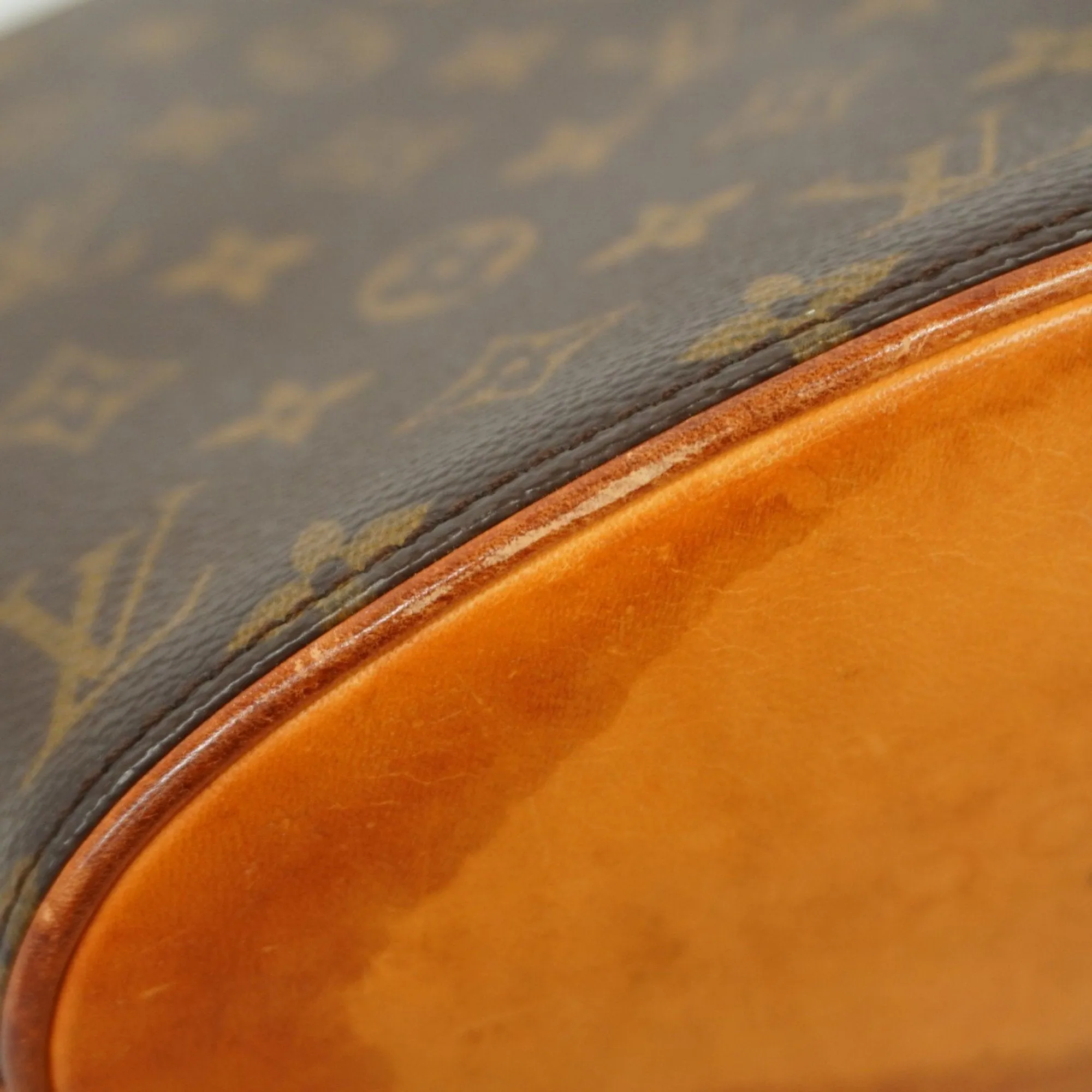Louis Vuitton Shoulder Bag (Pre-Owned)
