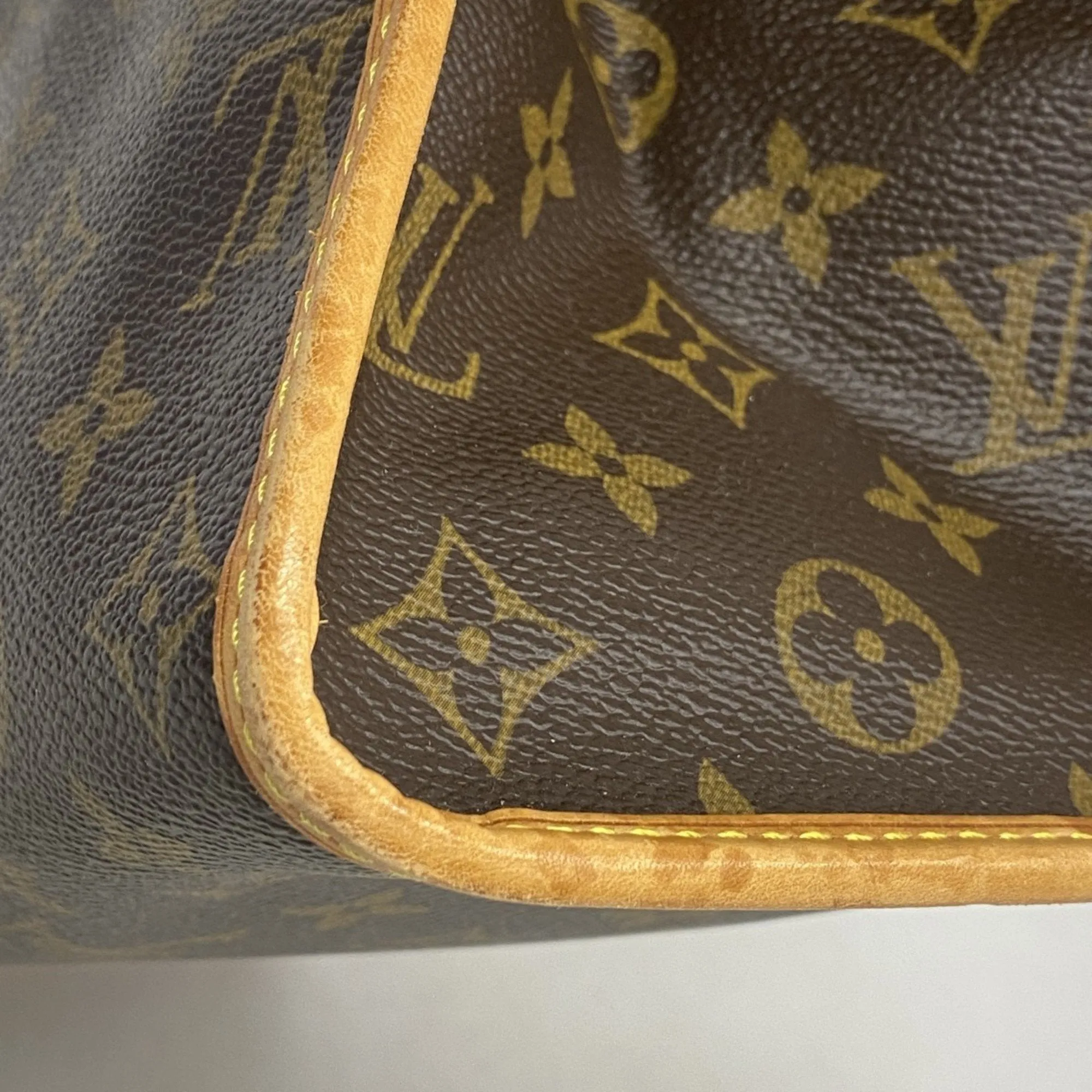 Louis Vuitton Shoulder Bag (Pre-Owned)