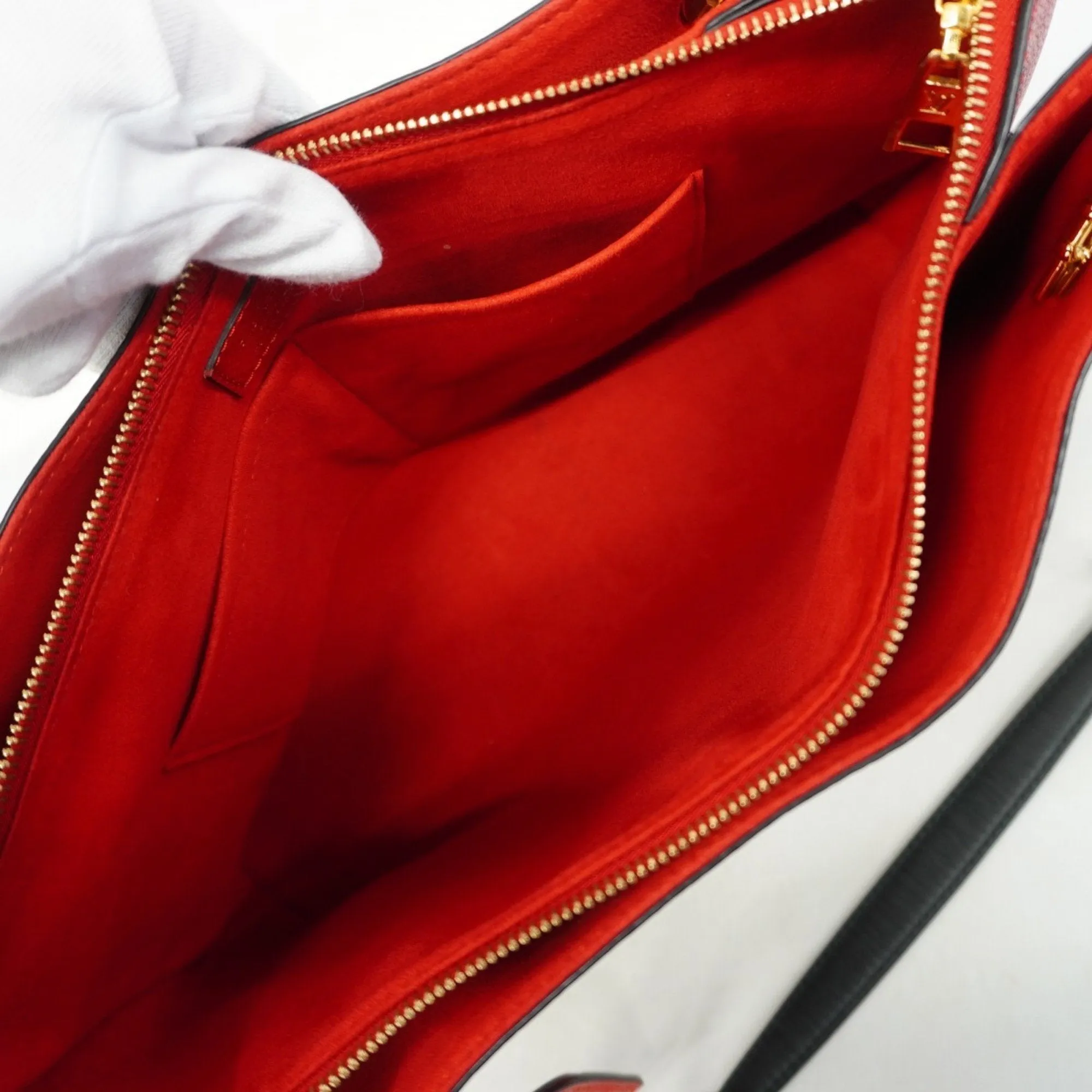 Louis Vuitton Shoulder Bag (Pre-Owned)