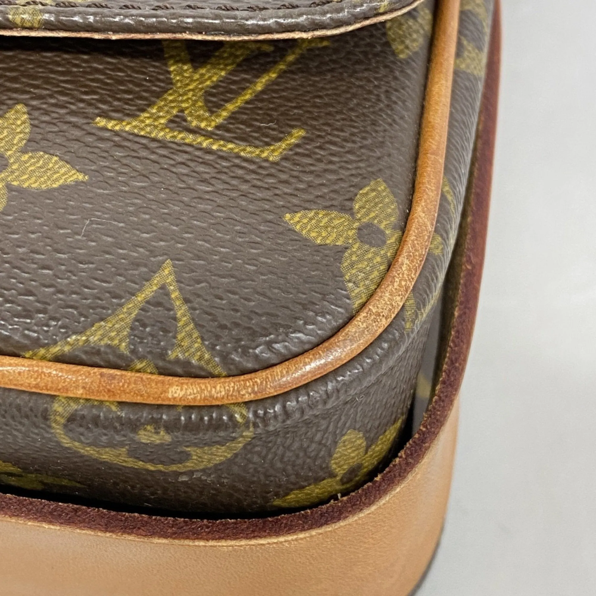 Louis Vuitton Shoulder Bag (Pre-Owned)