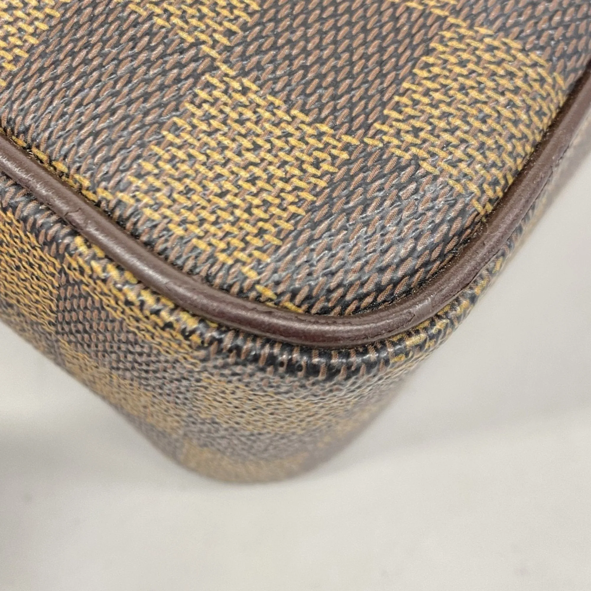 Louis Vuitton Shoulder Bag (Pre-Owned)