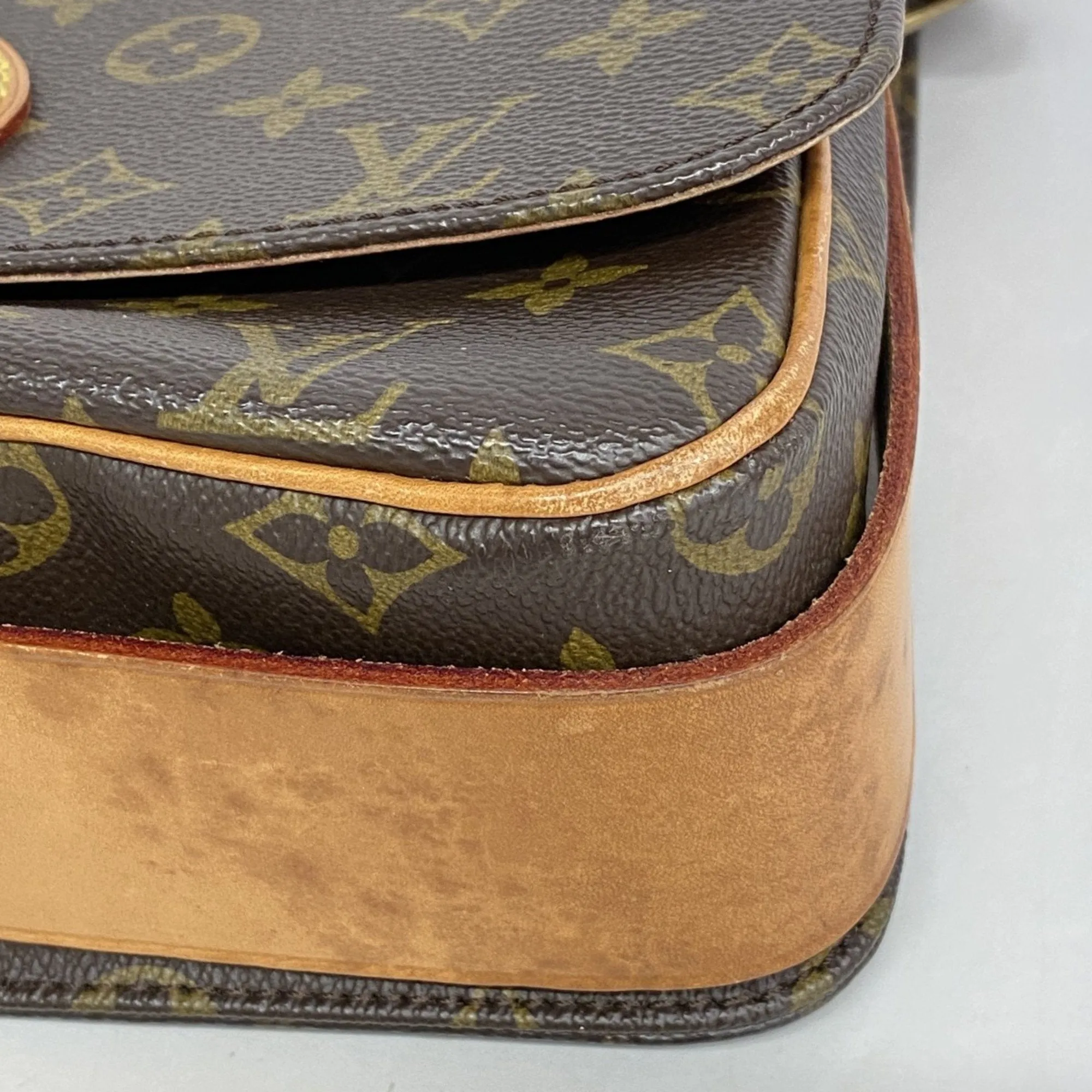 Louis Vuitton Shoulder Bag (Pre-Owned)