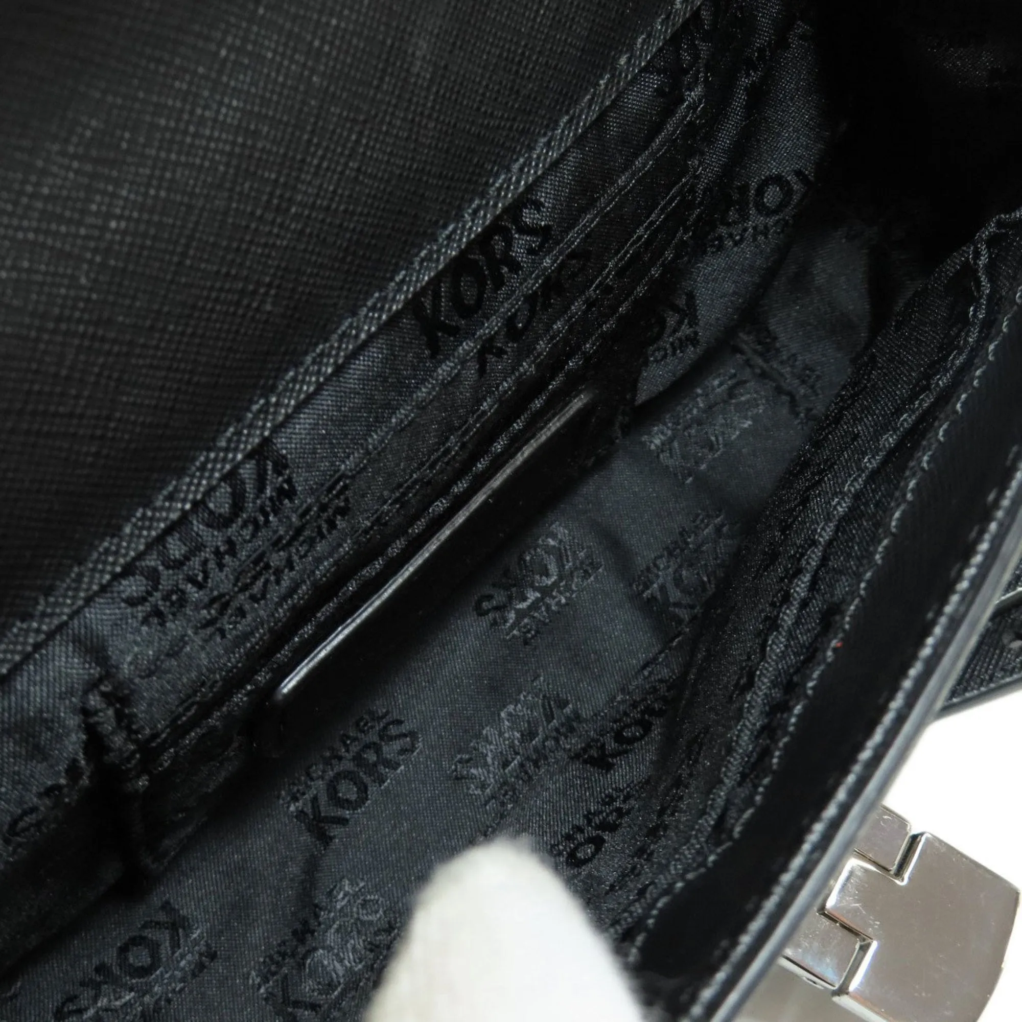 Michael Kors Tina Leather Shoulder Bag (Pre-Owned)