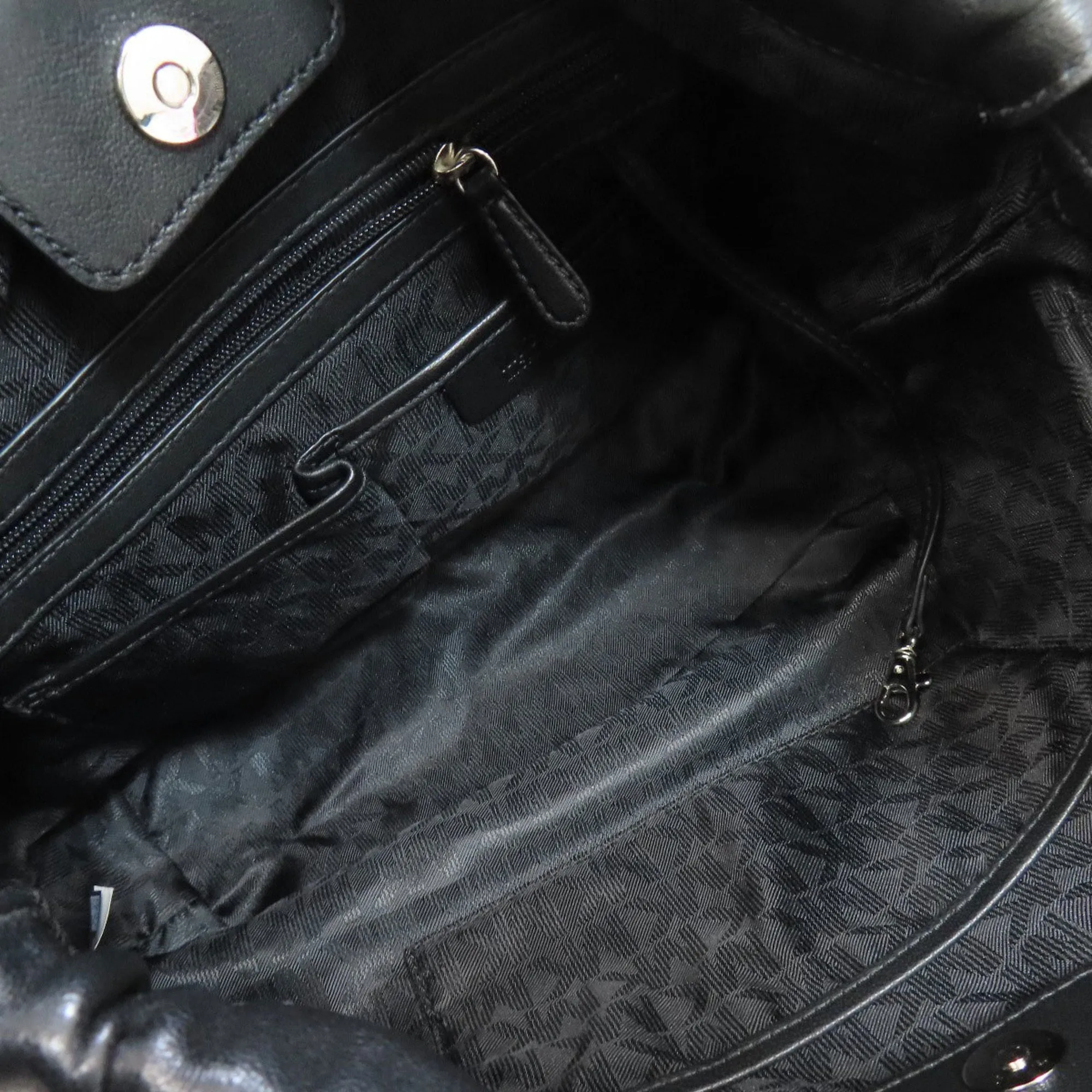 Michael Michael Kors  Leather Shoulder Bag (Pre-Owned)