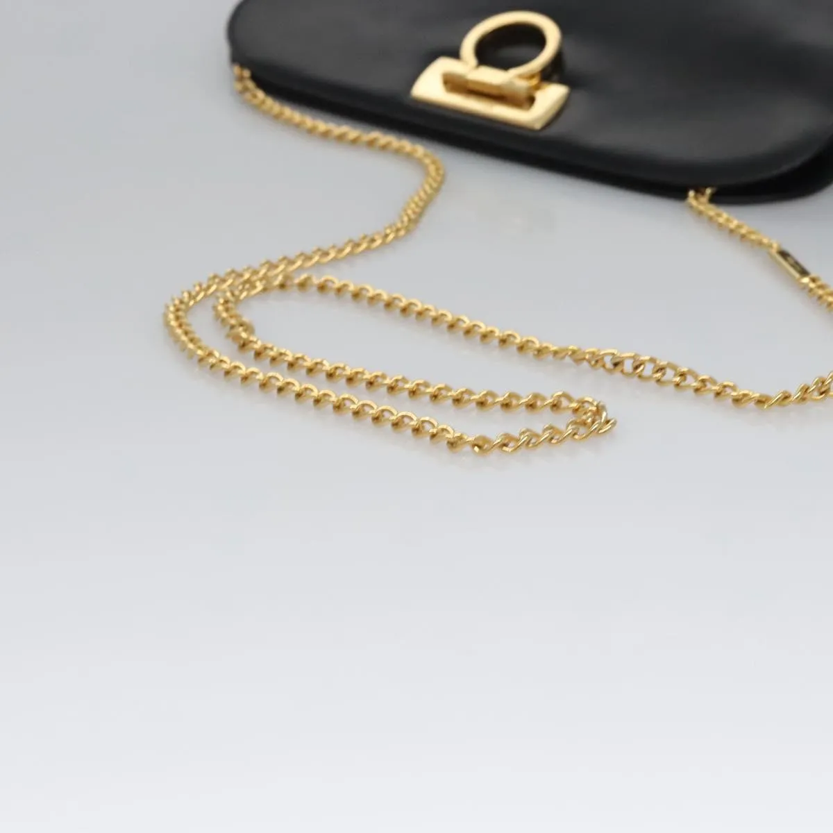Salvatore Ferragamo Gancini Leather Shoulder Bag (Pre-Owned)