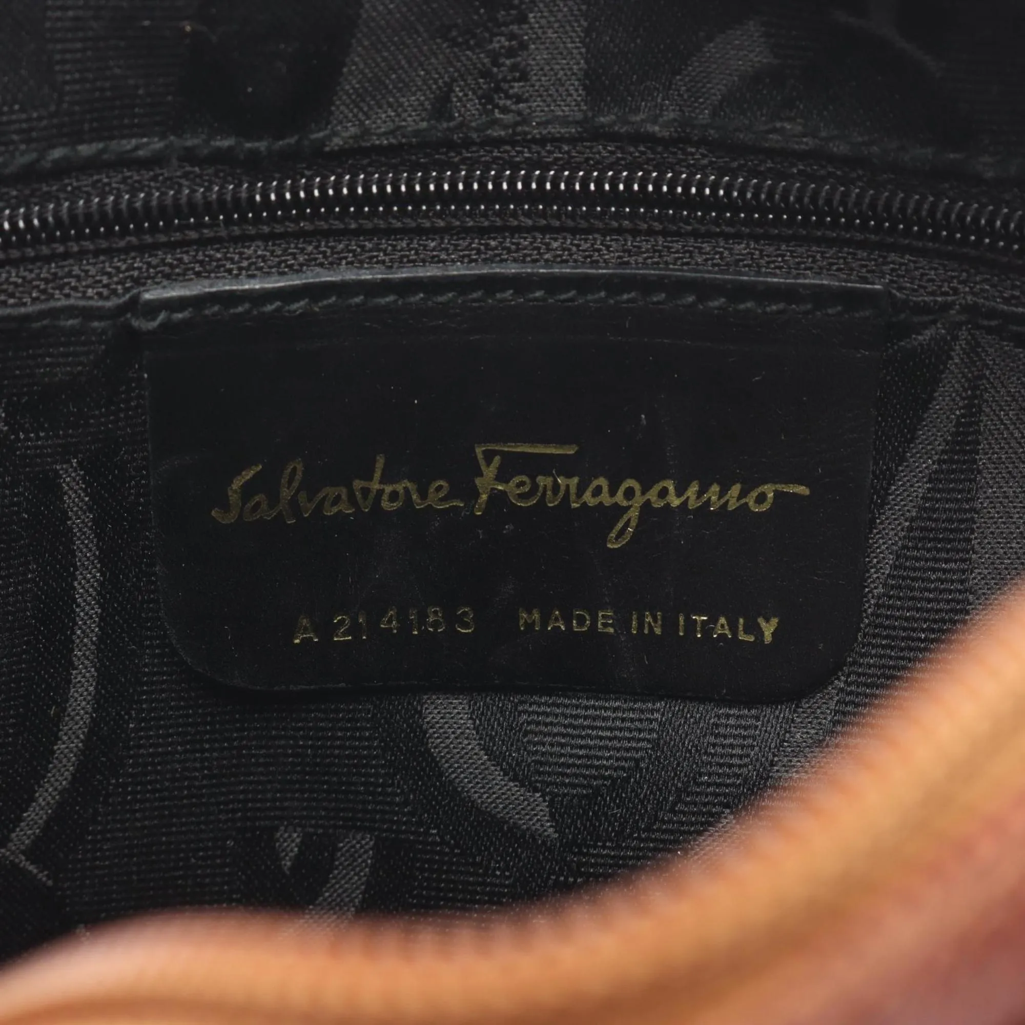 Salvatore Ferragamo Leather Shoulder Bag (Pre-Owned)